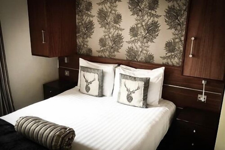 Room 2 of 27