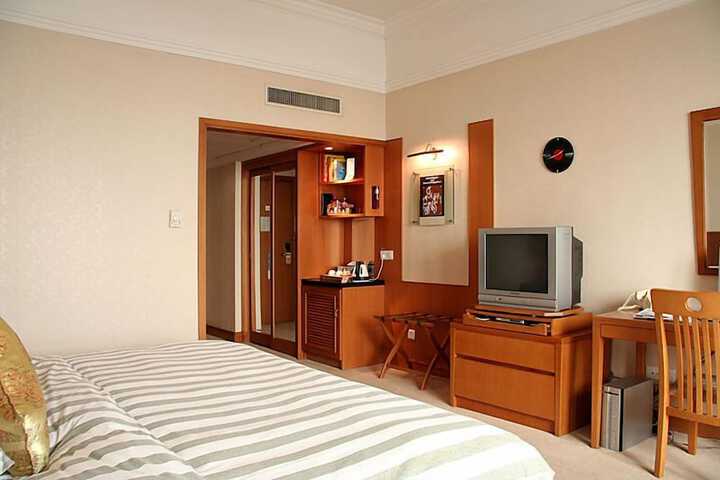 Room 17 of 38