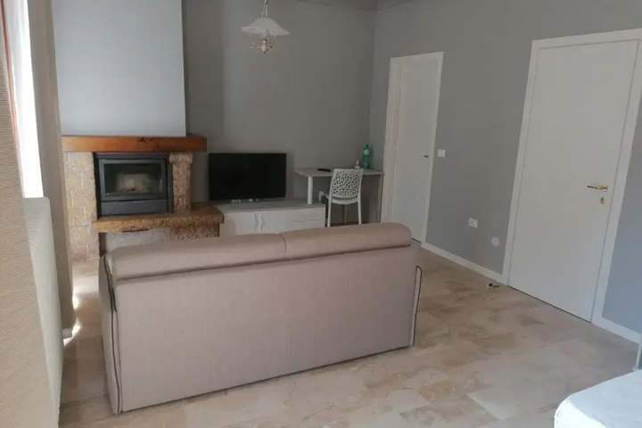 Room 3 of 8