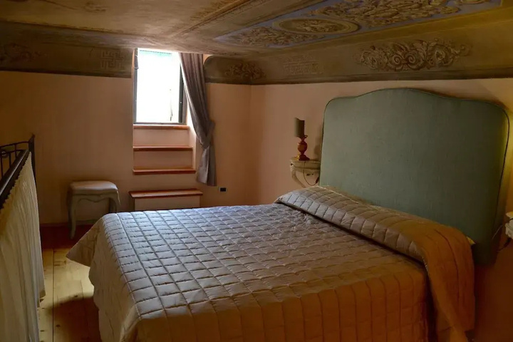 Room 2 of 11