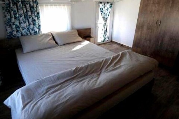 Room 5 of 15