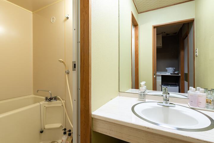 Room 4 of 26