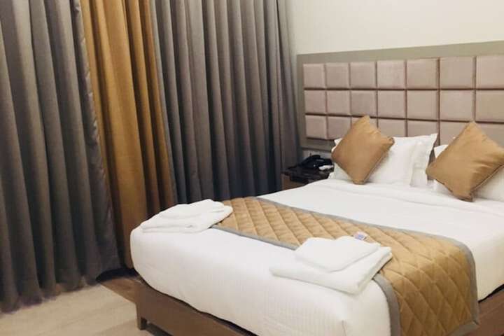 Room 10 of 19