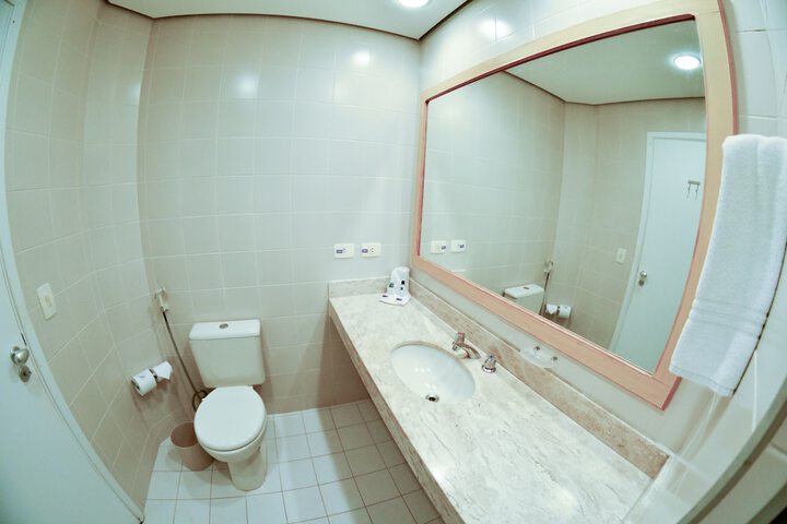 Room 9 of 50
