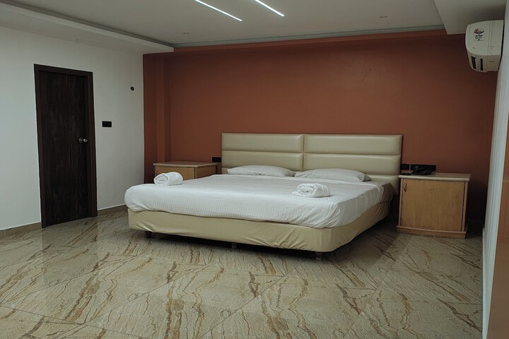 Room 8 of 13