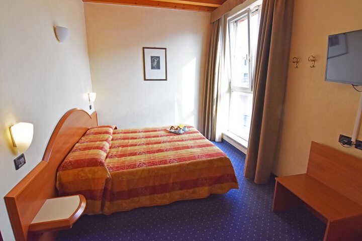 Room 14 of 42