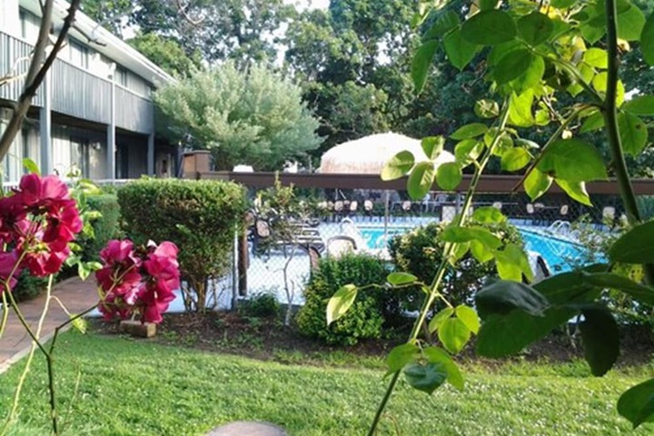 Hotel Exterior 24 of 27