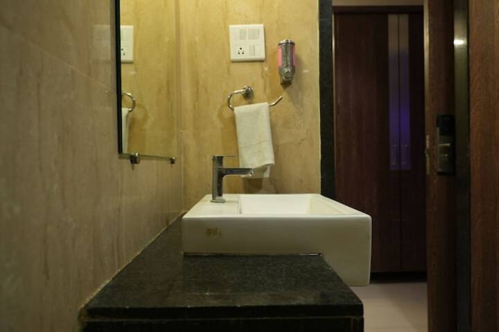 Room 29 of 34