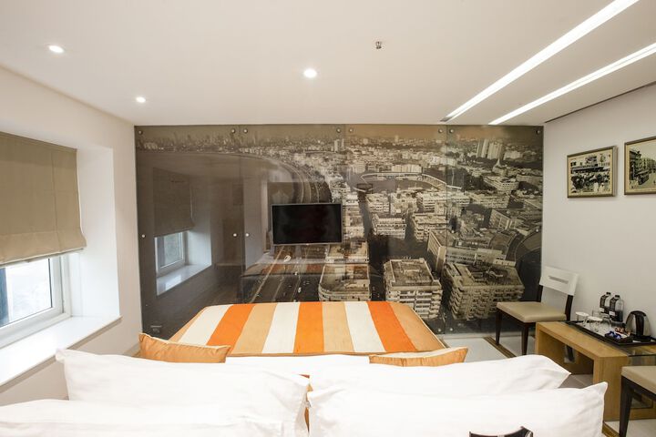Room 13 of 29