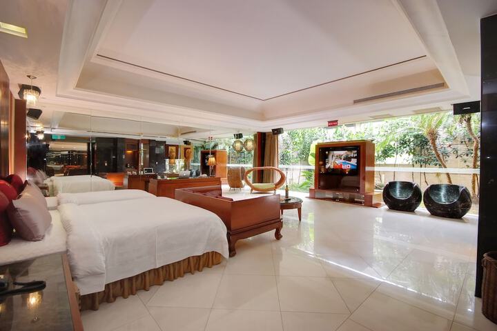 Room 15 of 61