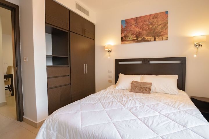 Room 3 of 96