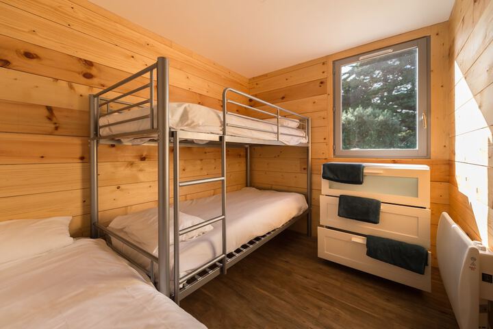 Room 4 of 16