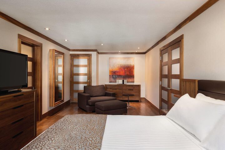 Room 40 of 77