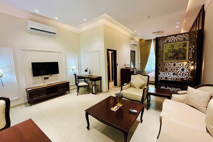 Room 8 of 25