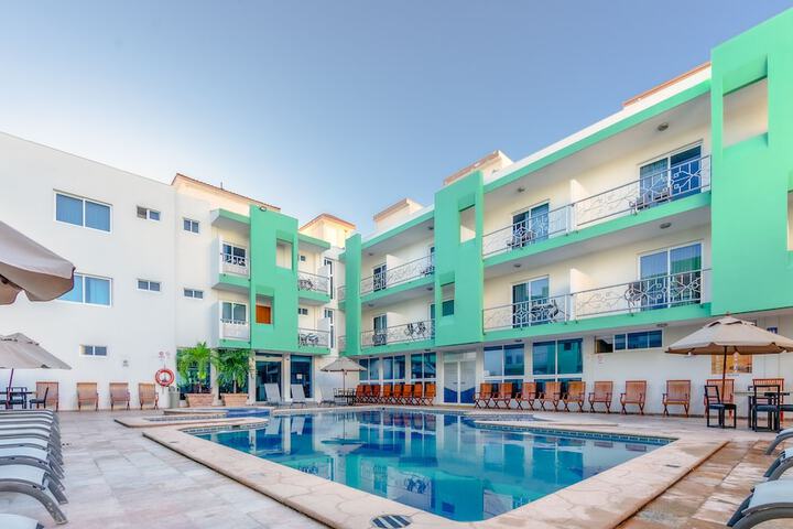 Hotel Pool