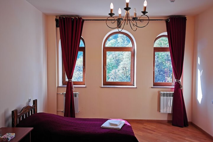 Room 4 of 55