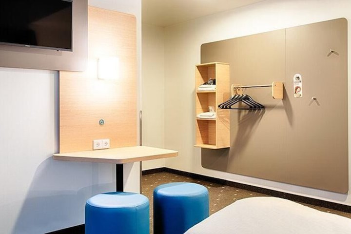 Room 11 of 35