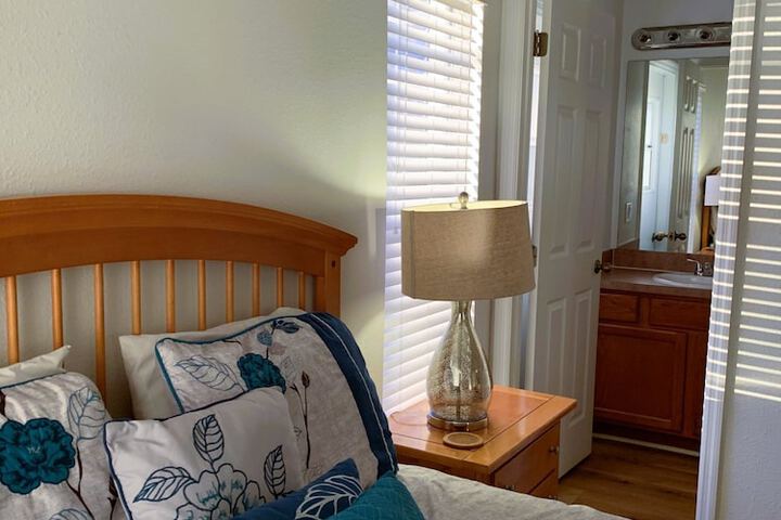 Room 4 of 33