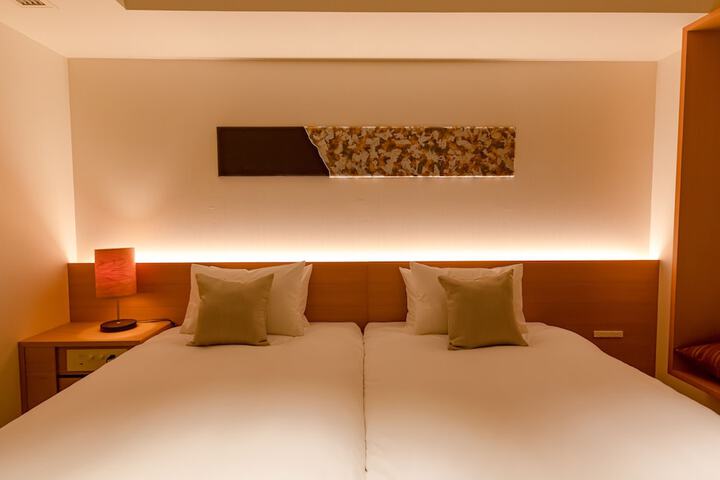 Room 8 of 95