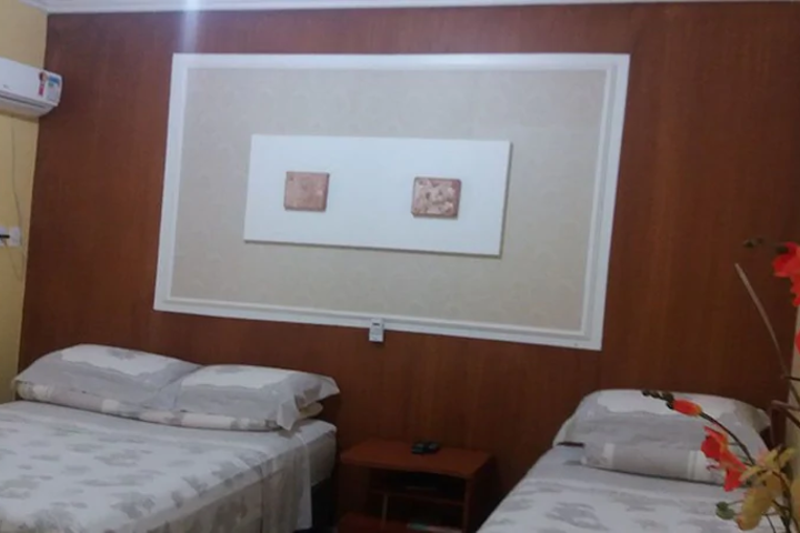 Room 7 of 8