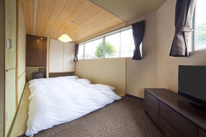 Room 12 of 27