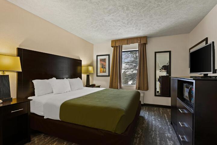 2 Double Beds (3 of 8)