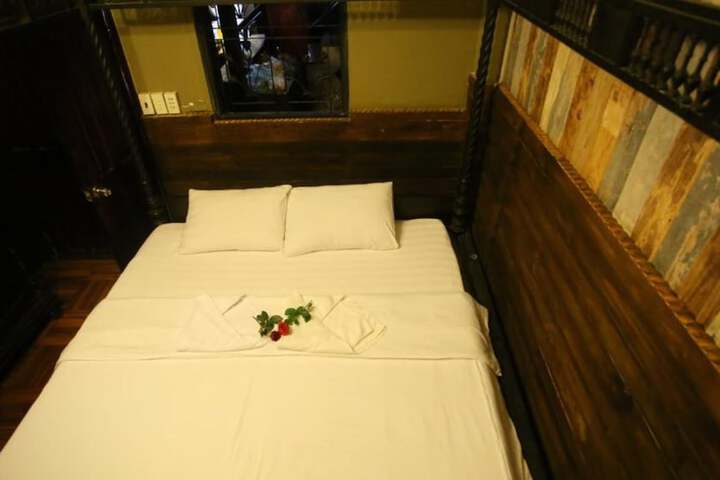 Room 13 of 29