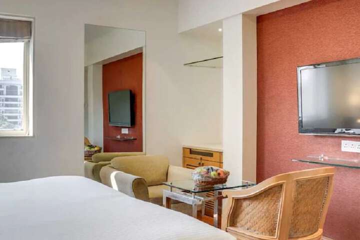 Room 12 of 18