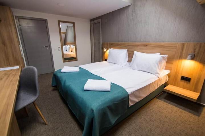Room 2 of 48