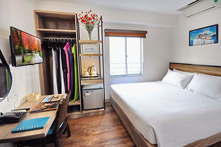 Room 7 of 16