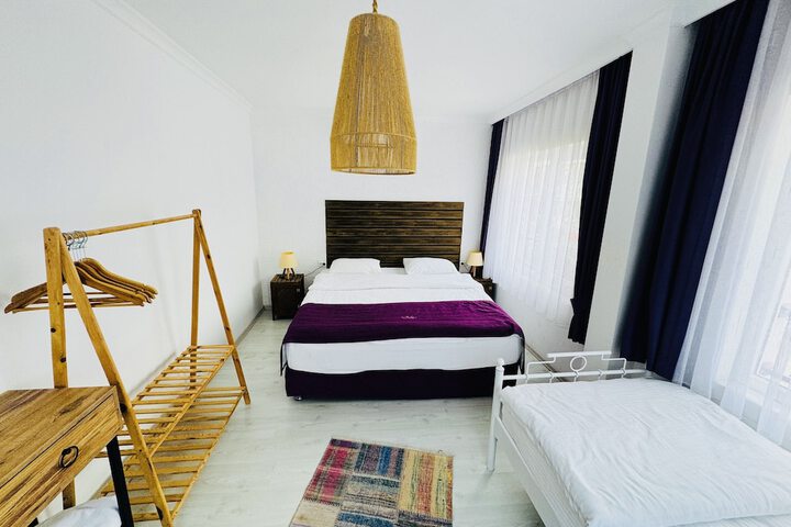 Room 27 of 73