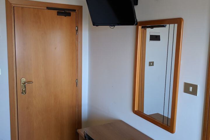Room 11 of 20