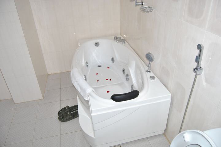 Hot Tub 14 of 26