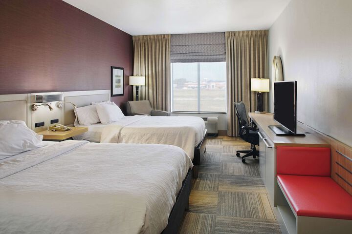 2 Queen Beds (2 of 6)