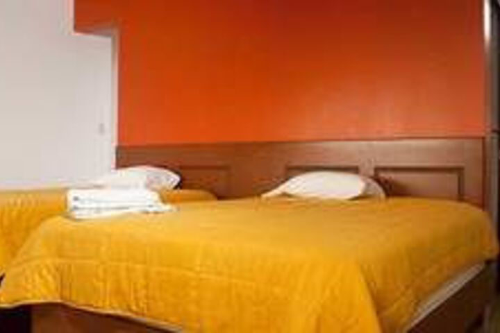 Room 9 of 18