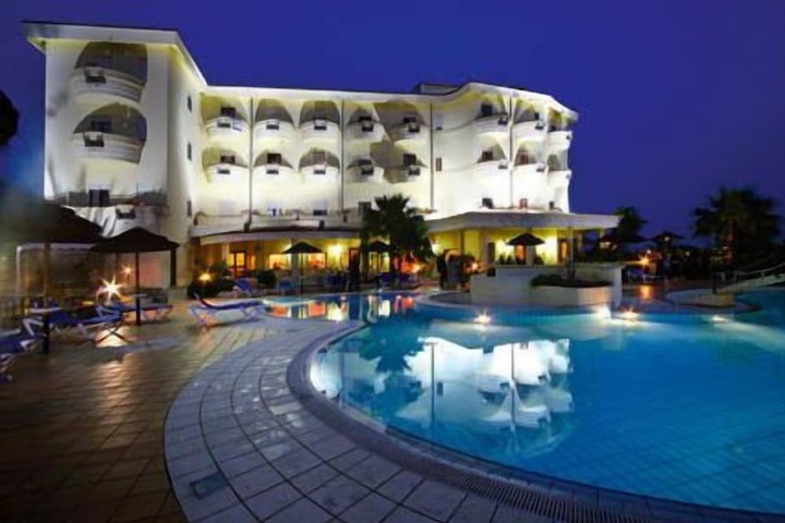Hotel 12 of 13