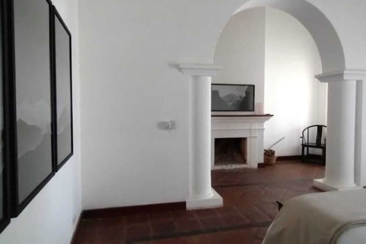 Room 9 of 33