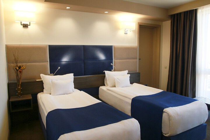 Room 21 of 49