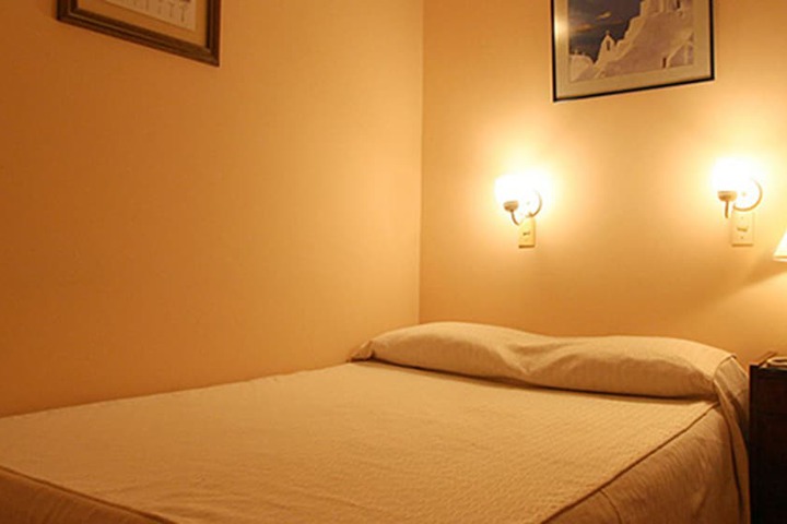 Room 7 of 18