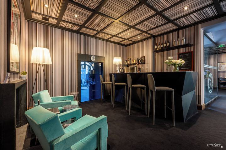 Lounge 64 of 71