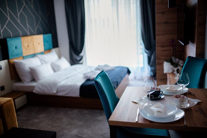 Room 4 of 50