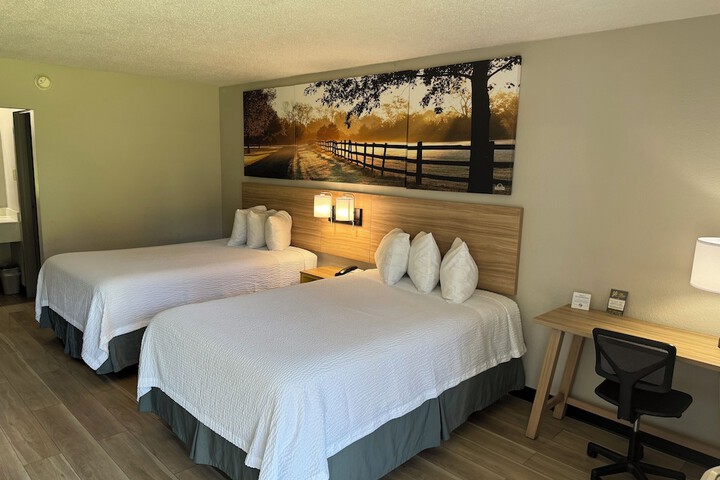 2 Double Beds Mobility or Hearing Accessible Roll in Shower (5 of 11)