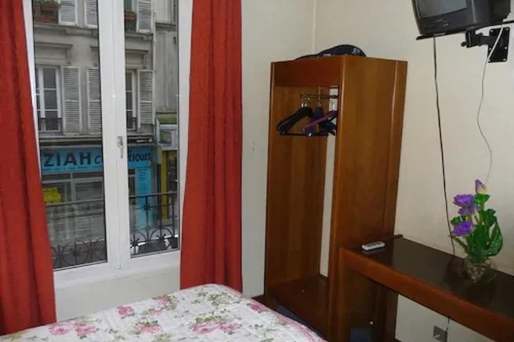 Room 18 of 28