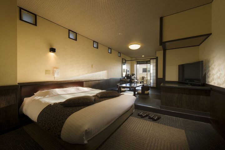 Room 4 of 118