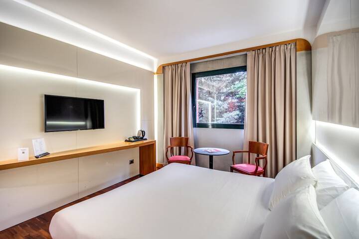 Room 12 of 36