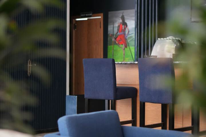 Lounge 135 of 173