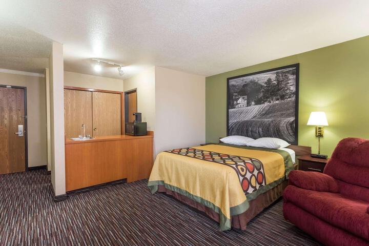 1 Queen Bed (13 of 24)