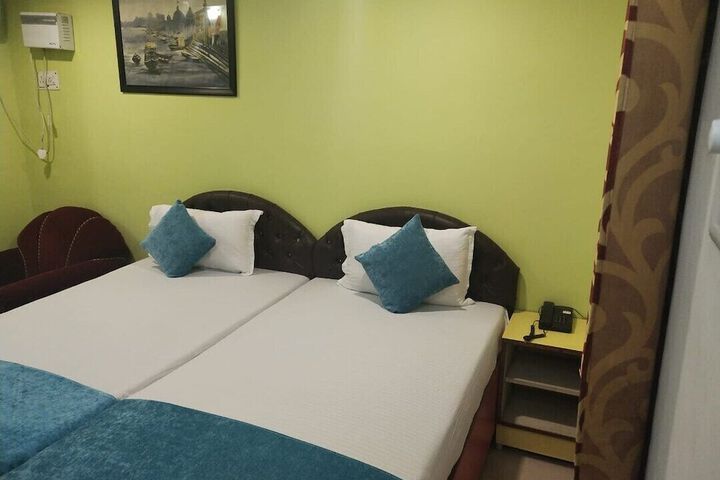 Room 2 of 10