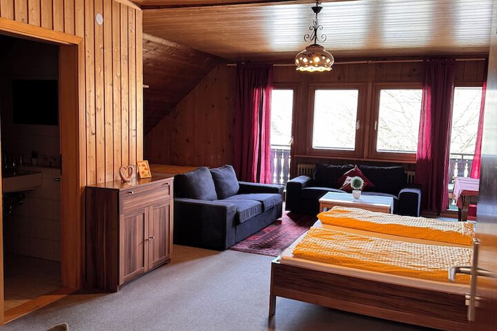 Room 8 of 34