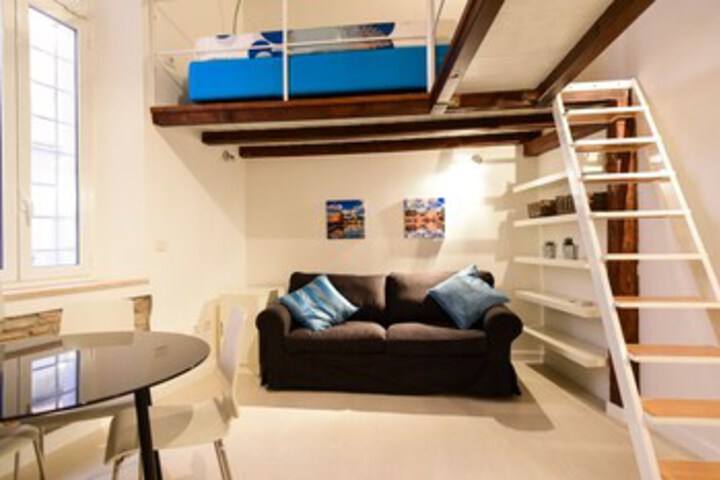 Room 8 of 19
